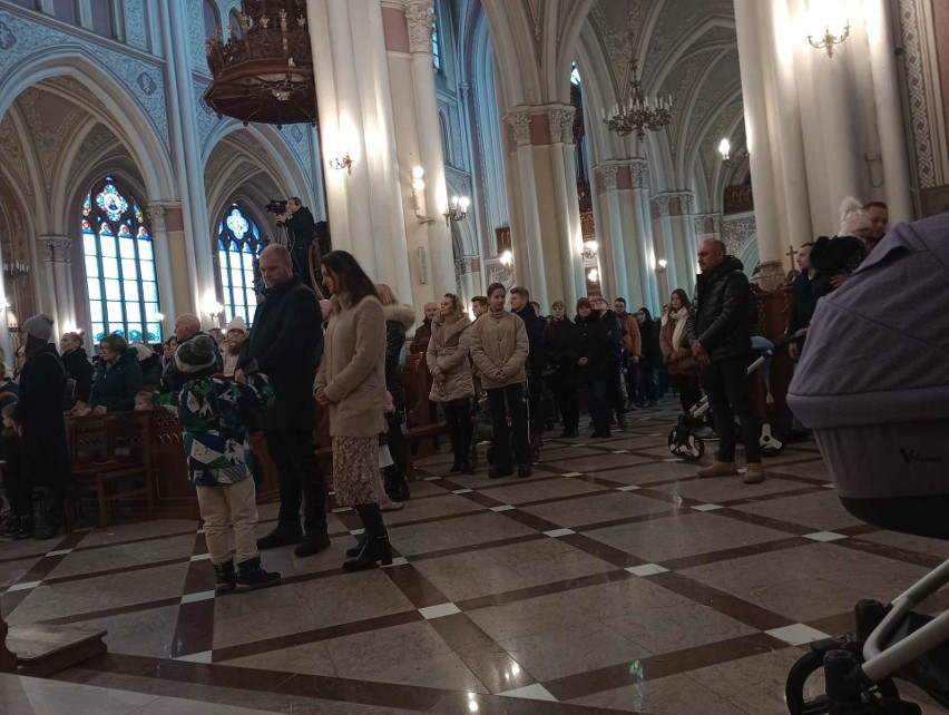 Bożonarodzeniowa msza święta w katedrze w Radomiu. Homilię wygłosił biskup Marek Solarczyk