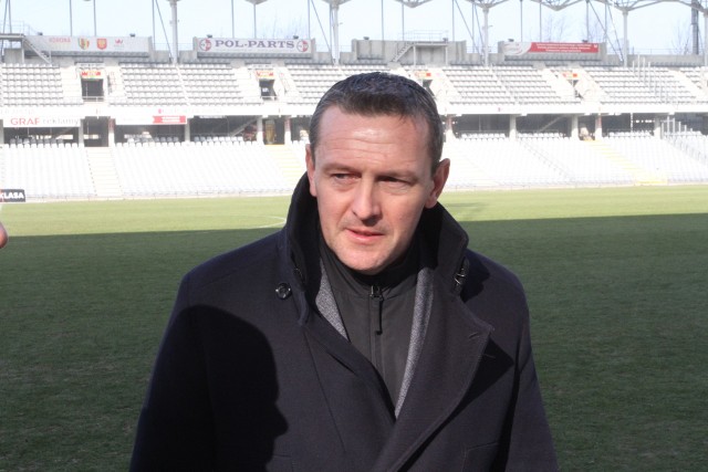 Adrian Boothroyd, trener młodzieżowej reprezentacji Anglii, wizytował w środę kielecki stadion.