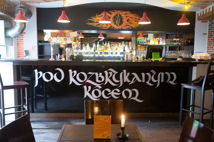 Pub "Pod Rozbrykanym Kócem" przeniósł się na krakowski...