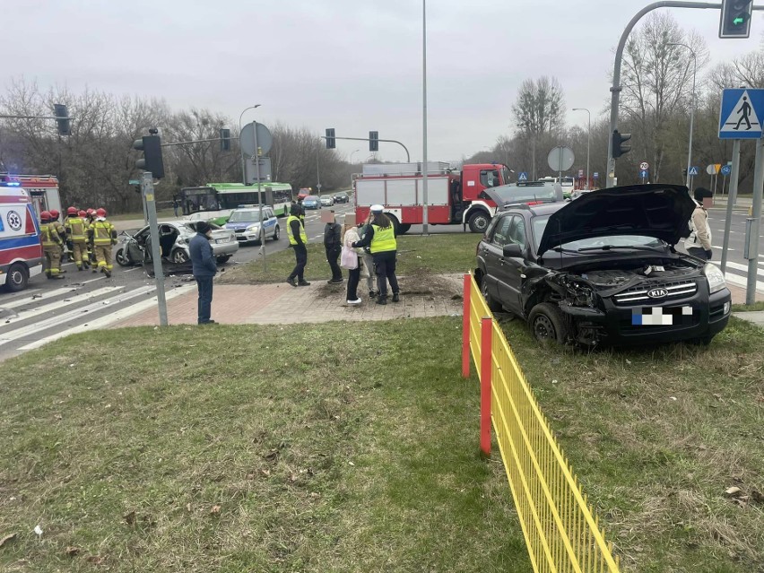 Wypadek na skrzyżowaniu ulic Popiełuszki i Upalnej