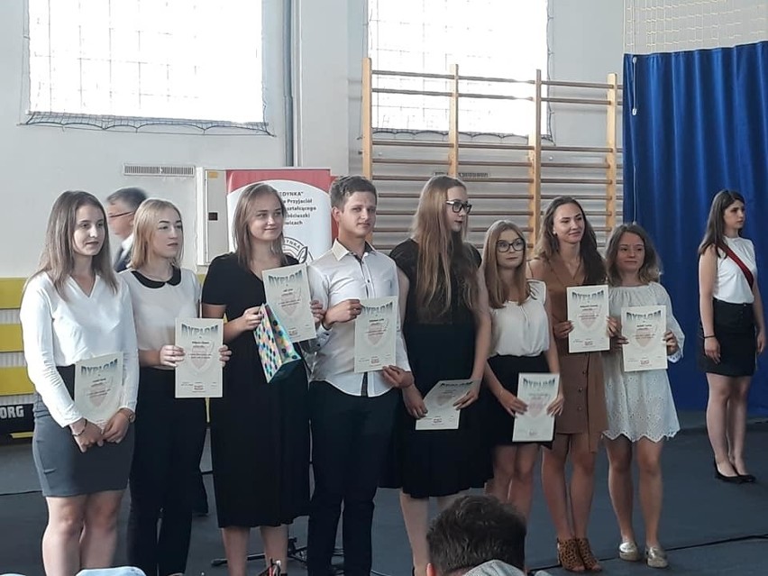 Uroczyste i pełne nagród zakończenie roku szkolnego w I Liceum Ogólnokształcącym w Starachowicach (ZDJĘCIA)