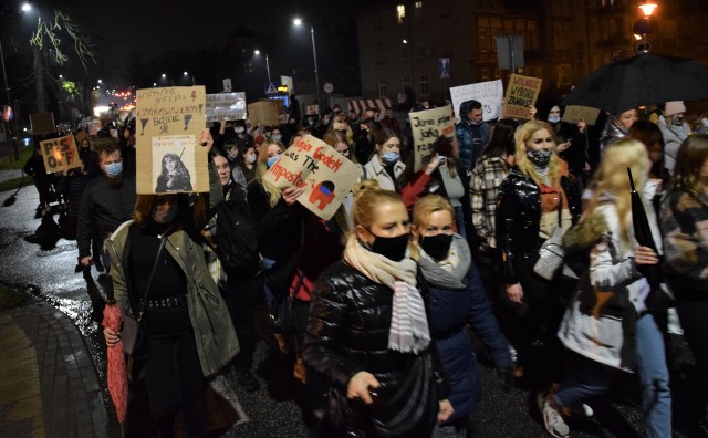 W piątek, 30 października, na ulicach Inowrocławia odbył się największych z dotychczas organizowanych protestów przeciw wyrokowi Trybunału Konstytucyjnego