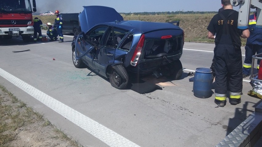 Wypadek na A4. Volvo zderzyło się z fordem. Trzy osoby ranne