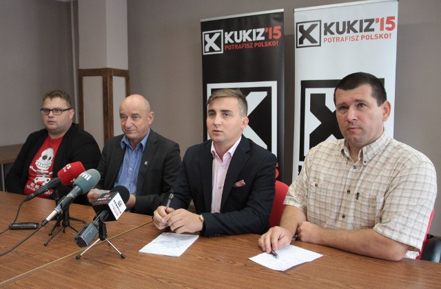 Lokalni działacze stowarzyszenia Kukiz '15: od lewej: Daniel Leśniewski, Jan Maniak, Piotr Sztuka, Arkadiusz Głaz.