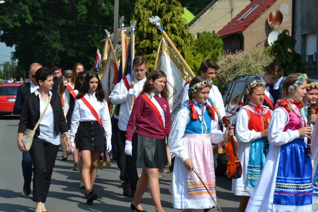 Uroczyste obchody jubileuszu 90-lecia Szkoły Podstawowej "Pomnik Rodła" w Dąbrówce Wielkopolskiej