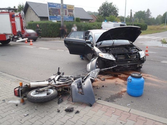 Wypadek na ul. Węgierskiej w Nowym Sączu. Ciężko ranny został motocyklista.