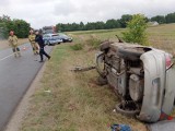 W miejscowości Szczytno w gm. Choceń dachowało auto. Kierowca w szpitalu - był nietrzeźwy! Zobacz zdjęcia