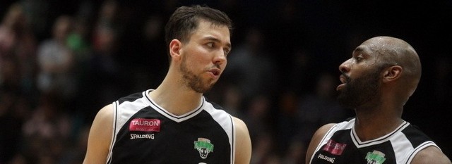 Michał Chyliński (z lewej) był najlepszym strzelcem PGE Turowa w meczu z Treflem Sopot