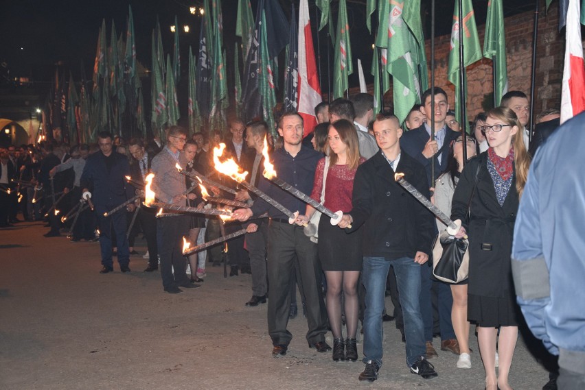 Marsz z pochodniami narodowców w Częstochowie