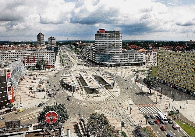 Lofty, mikroapartamenty i mieszkania z widokiem na miasto. Oto dzielnice, osiedla i budynki, w których wielu wrocławian chce mieszkać.Zobacz najmodniejsze osiedla we Wrocławiu. Przesuwaj slajdy, klikając w strzałki, używając klawiatury lub gestów na smartfonie >>>