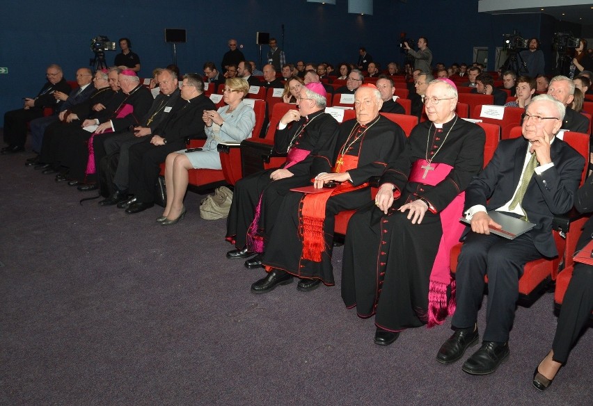 Biskupi z całej Europy przyjechali do Łodzi. Rozmawiają o wychowaniu młodzieży [ZDJĘCIA]