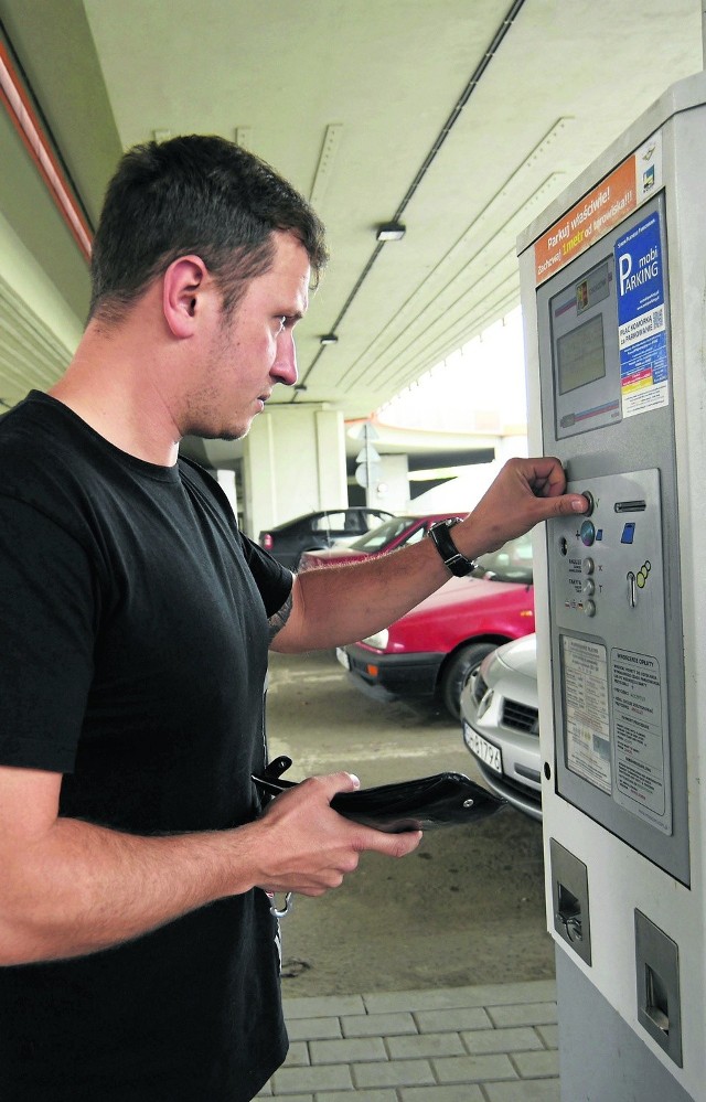 Chorzowianie już przyzwyczaili się do opłat za parking w ścisłym centrum miasta. O miejsce postojowe nie jest tu łatwo