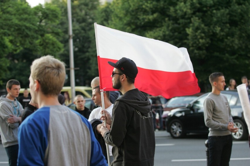 Demonstracja narodowców na placu Sejmu Śląskiego Katowice