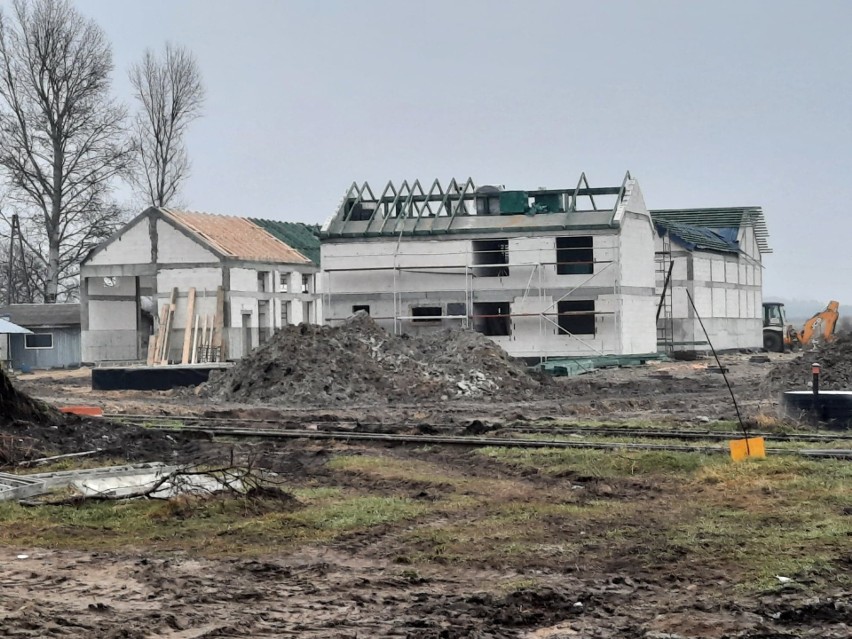 Trwa budowa Nidarium w Umianowicach. Nowa atrakcja turystyczna w regionie powstanie z opóźnieniem [ZDJĘCIA]