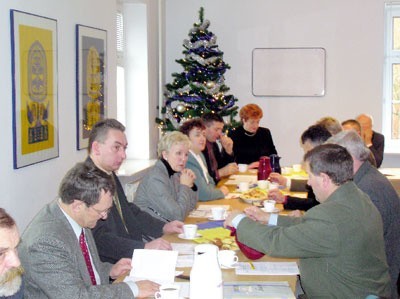 Radni powiatowi uchwalili budżet w świątecznym nastroju