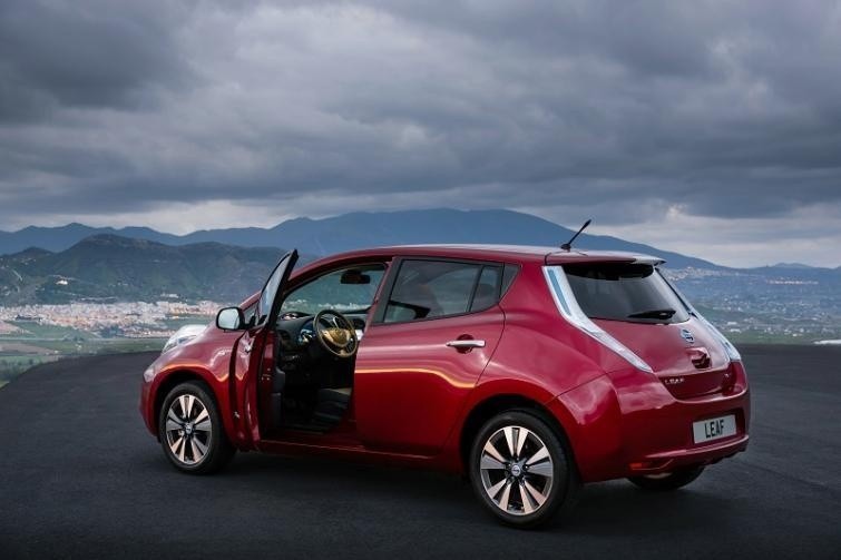 Elektryczny Nissan Leaf zadebiutował w polskich salonach....