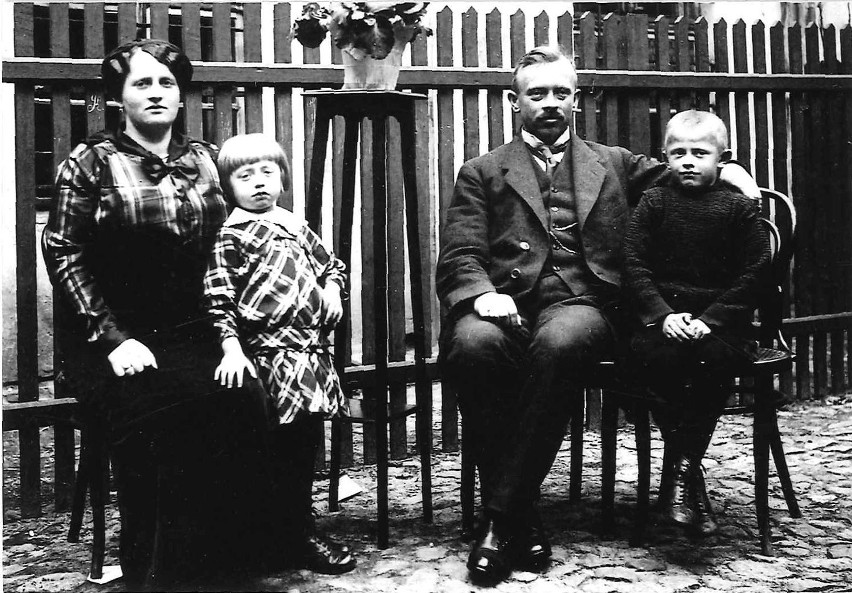 Henryk i Waleria Kaszubowscy z dziećmi