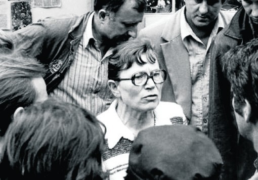 Anna Walentynowicz była legendarną działaczką "Solidarności" i współpracowniczką Lecha Wałęsy. W w 1981 roku Radomiu odbywała spotkania z załogami zakładów pracy. Zginęła w katastrofie smoleńskiej.