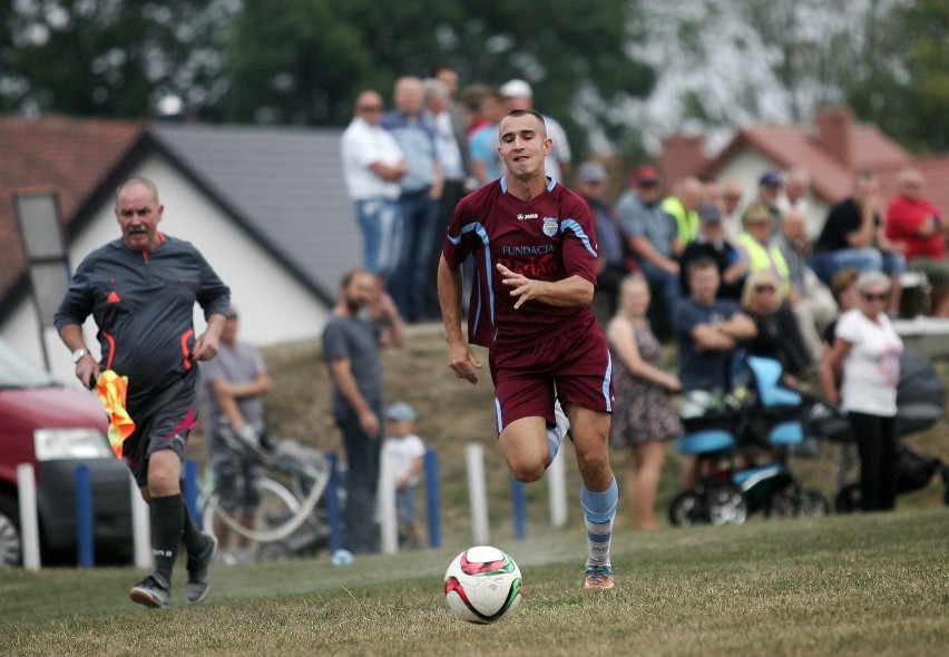 Małe ligi - spotkamy tam wszystko, co w wielkim futbolu, a...