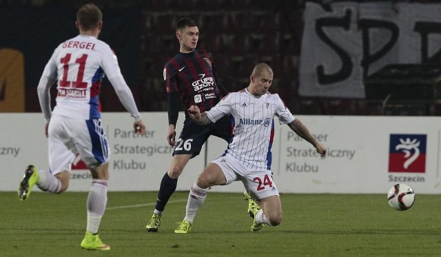 Sebastian Murawski podczas meczu Pogoni Szczecin z Górnikiem Zabrze.