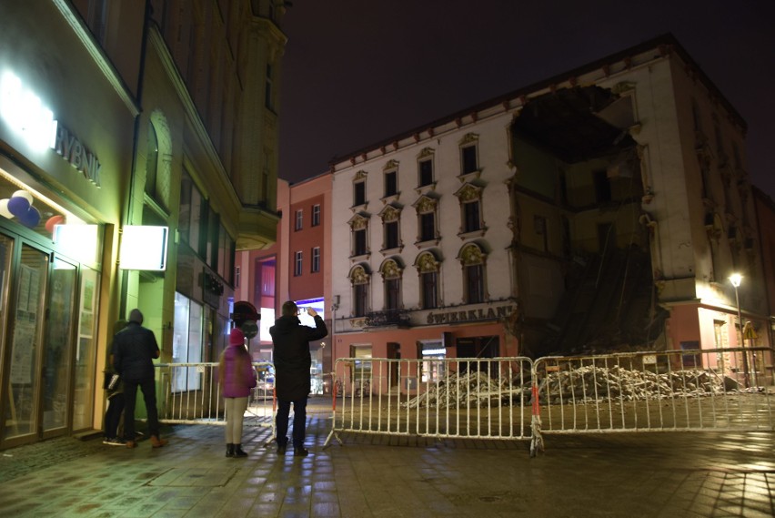 Zawalonego Świerklańca pilnuje w nocy policja. Mieszkańcy...