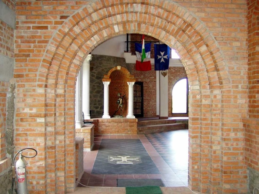 Portal na wejściu do sali balowej zamku.