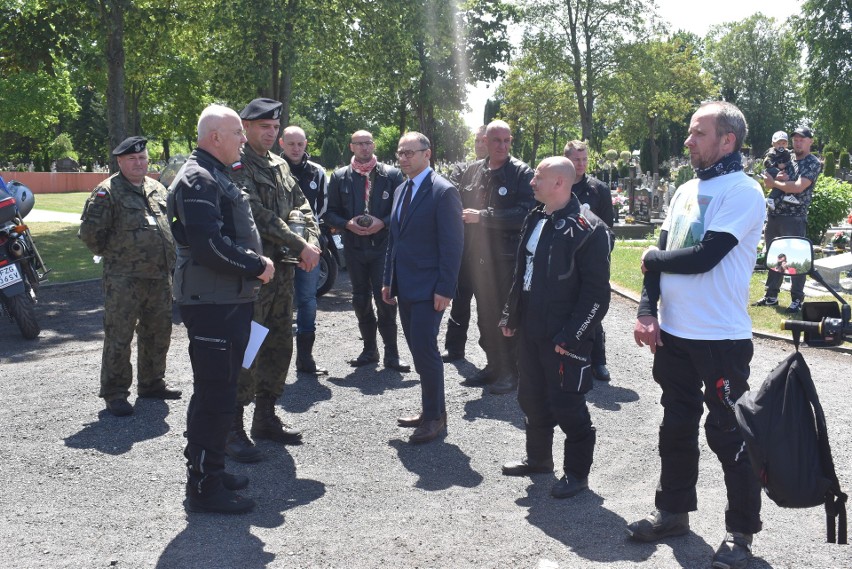 Wizyta weterantów-motocyklistów na cmentarzu w Krośnie...