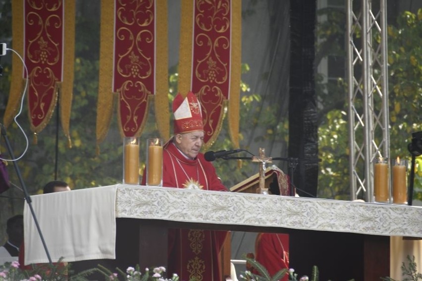 Rozpoczął się tygodniowy odpust na Świętym Krzyżu. Wielu wiernych na uroczystej sumie [ZDJĘCIA, WIDEO]