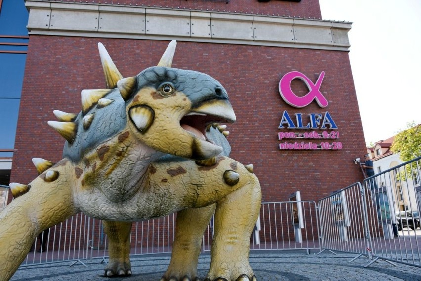Galeria Alfa: Dinozaury naturalnej wielkości opanowały galerię (zdjęcia)