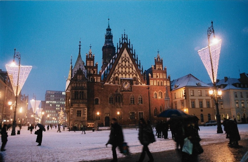 Rynek we Wrocławiu ponad 20 lat temu. Zamiast...