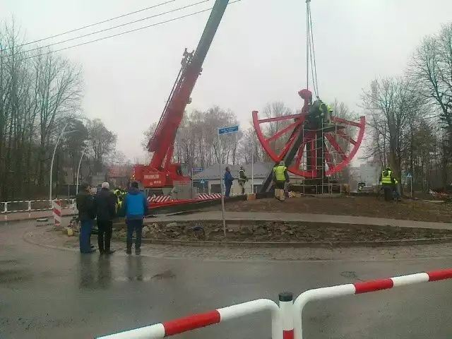 Trwają ostatnie prace przy rondzie na skrzyżowaniu ulicy Piastów Śląskich z ulicą Kopalnianą w Mysłowicach