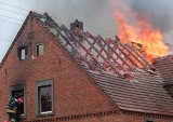 Ogień zabrał  im dach nad głową, ale jest nadzieja, że zniszczone domy uda się odbudować