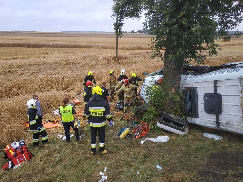 Dramatyczny wypadek w powiecie chełmskim. Dwie osoby nie żyją, a kilka jest rannych. Zobacz