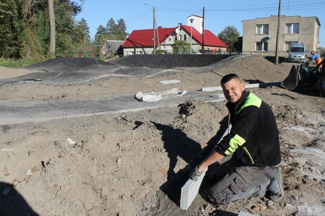 W Szczańcu buduje się pumptrack. Miasteczko ruchu drogowego czeka na otwarcie