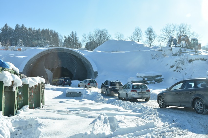 Budowa tunelu zakopianki trwa. Trasą S7 pod górą Lubań...