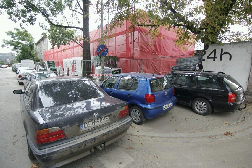 Mój Reporter: Obok wrocławskiej hali Grafit budują supermarket