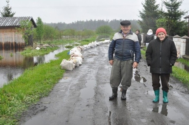 Mieszkańcy Lutej w gminie Stąporków przeklinają czas, gdy w rejonie Krasnej dochodzi do corocznych podtopień. Czy uda się rozwiązać problem bez ingerencji w środowisko? Zdjęcia Marzena Kądziela