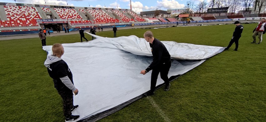 Folia na torze się sprawdziła. Polonia Bydgoszcz będzie z niej korzystać