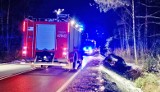 Gmina Siemiatycze. Wypadek po zmroku. Toyota wylądowała w rowie, 34-letnia kobieta poszkodowana