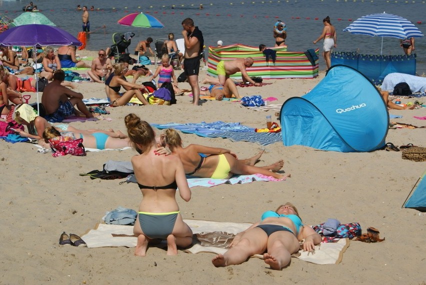 W sobotę nie brakowało chętnych do plażowania nad Pogorią...