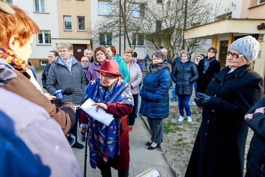 Awantura o drogę dojazdową do bloku przy św. Jerzego 40