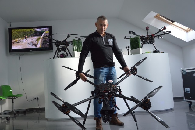 Drony, produkowane przez Tomasza Gałata, ważą do 25 kilogramów i osiągają czas lotu do 40 min.