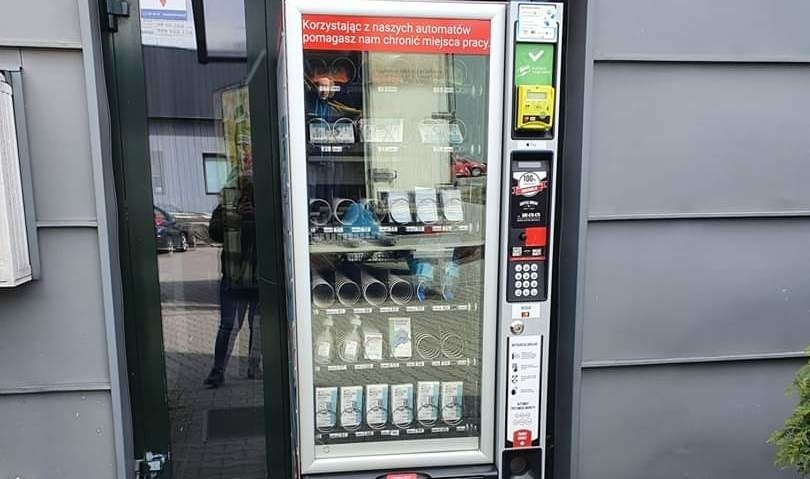 Powiat wielicki: jest pierwszy automat z maseczkami i środkami dezynfekcyjnymi