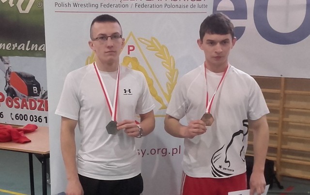 Sebastian Barabasz i Krzysztof Bąk z historycznymi medalami.