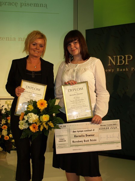 Po nagrodę Kornelia Downar i Barbara Starczewska pojechały aż do Warszawy.