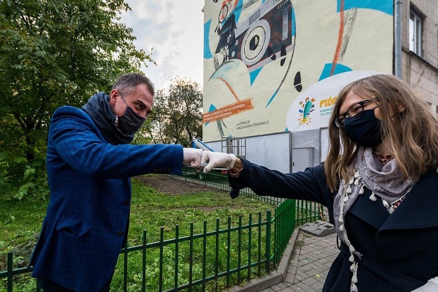 Piórko 2020. Biedronka wręcza 100 tys. zł nagrody za książkę dla dzieci, którą będzie można kupić i odsłania antysmogowy mural [zdjęcia]