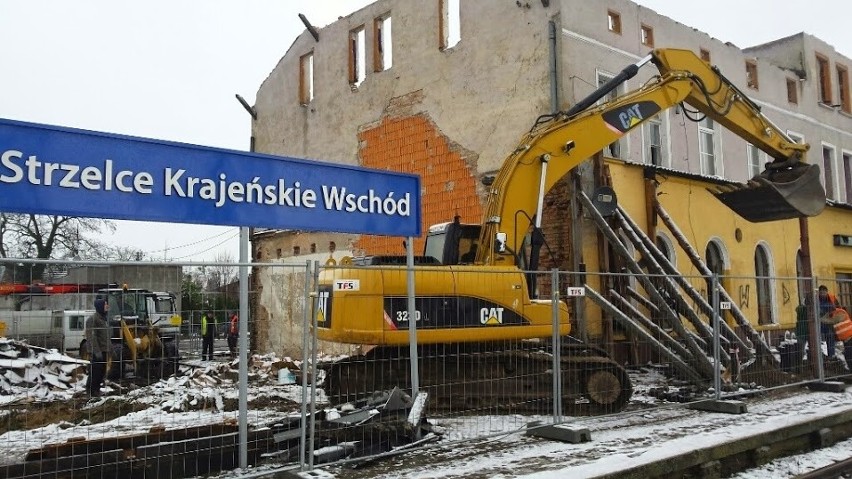 Pod koniec stycznia ruszyła rozbiórka budynku dworca.