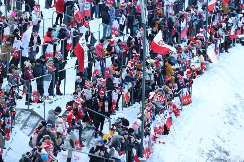 Skoki narciarskie PŚ Zakopane 2022. Kibice wrócili na trybuny Wielkiej Krokwi [ZDJĘCIA]