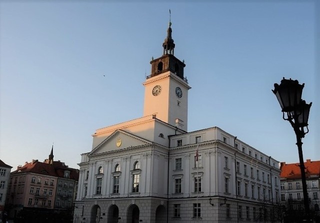 Kwestia remontu i umeblowania gabinetu prezydenta miasta Kalisza, Krystiana Kinastowskiego, za kwotę 200 tysięcy złotych wywołała spore kontrowersje.