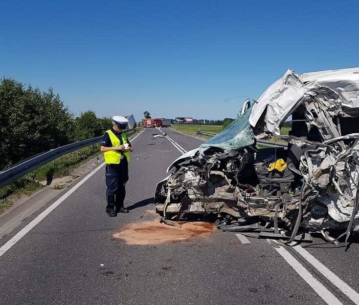 Miastkowo. Wypadek na DK 61. Czołowe zderzenie citroena z tirem